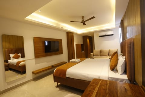 Deluxe Double Room Single Use, City View | Free WiFi