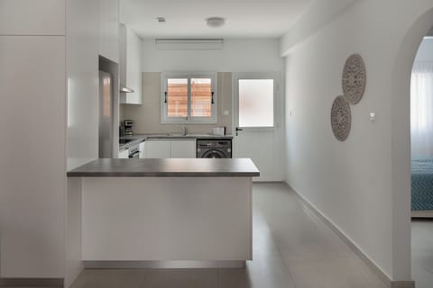 Luxury Apartment, Pool View | Private kitchen