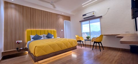 Premium Suite, City View | Desk, laptop workspace, WiFi (free)