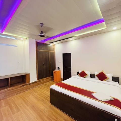 Deluxe Double Room | Premium bedding, free WiFi, bed sheets