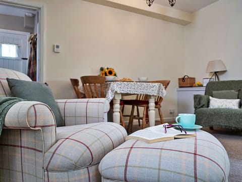 Furniture, Interior Design, Flooring, Wall, Wood, Floor, Couch, Living Room, Textile, Room
