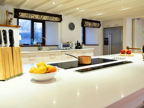 Kitchen, Countertop, Interior Design, Furniture, Wood, Cabinetry, Kitchen Appliance, Flooring, Home, Ceiling