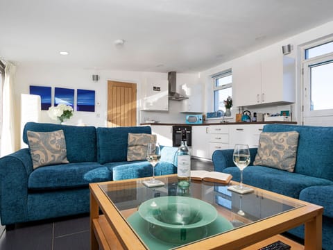 Shade, Mountain Range, Outdoor Structure, Eco Hotel, Deck, Outdoor Furniture, Garden, Chair, Landscaping, Hardwood