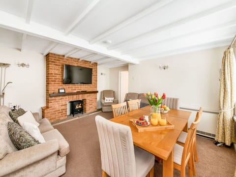 Shade, Mountain Range, Outdoor Structure, Eco Hotel, Deck, Outdoor Furniture, Garden, Chair, Landscaping, Hardwood