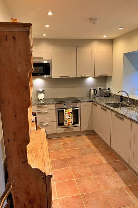 Shade, Mountain Range, Outdoor Structure, Eco Hotel, Deck, Outdoor Furniture, Garden, Chair, Landscaping, Hardwood