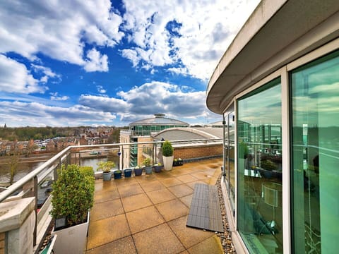 Shade, Mountain Range, Outdoor Structure, Eco Hotel, Deck, Outdoor Furniture, Garden, Chair, Landscaping, Hardwood
