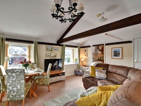 Shade, Mountain Range, Outdoor Structure, Eco Hotel, Deck, Outdoor Furniture, Garden, Chair, Landscaping, Hardwood