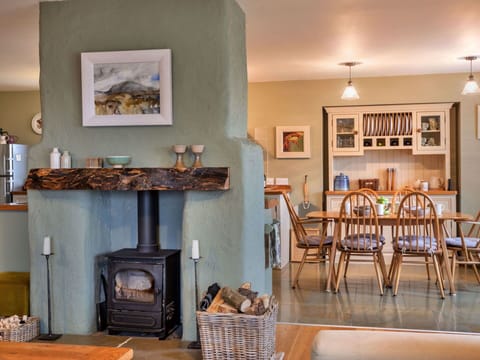 Shade, Mountain Range, Outdoor Structure, Eco Hotel, Deck, Outdoor Furniture, Garden, Chair, Landscaping, Hardwood