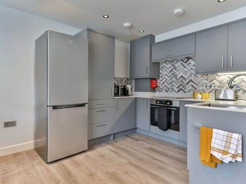 Shade, Mountain Range, Outdoor Structure, Eco Hotel, Deck, Outdoor Furniture, Garden, Chair, Landscaping, Hardwood