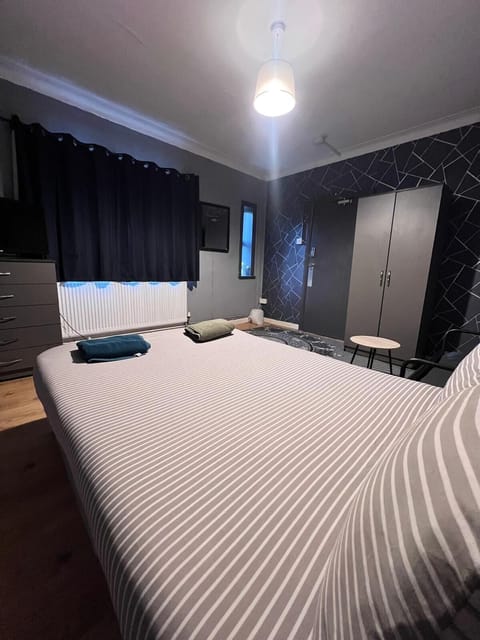 Basic Double Room, 1 Bedroom, City View | Desk, laptop workspace, iron/ironing board, free WiFi