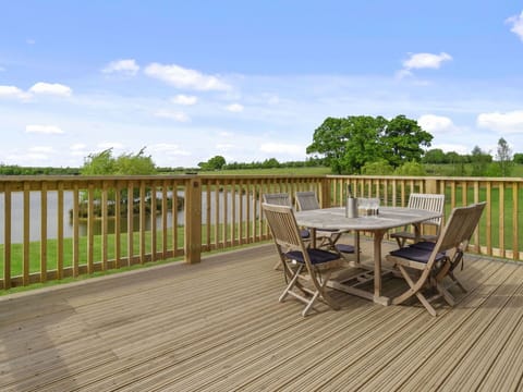 Shade, Mountain Range, Outdoor Structure, Eco Hotel, Deck, Outdoor Furniture, Garden, Chair, Landscaping, Hardwood