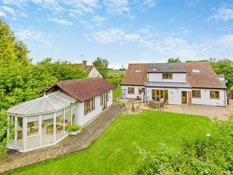 Shade, Mountain Range, Outdoor Structure, Eco Hotel, Deck, Outdoor Furniture, Garden, Chair, Landscaping, Hardwood