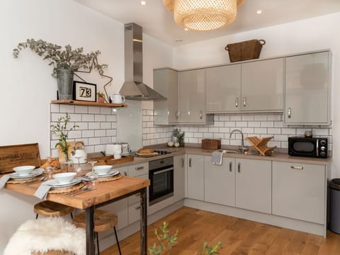 Deck, Shade, Hardwood, Outdoor Furniture, Balcony, Plank, Eco Hotel, Swimming Pool, Wood Flooring, Resort