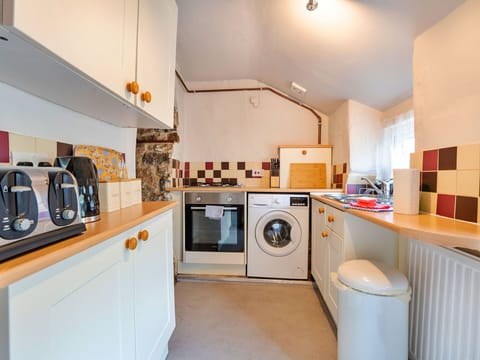 Deck, Shade, Hardwood, Outdoor Furniture, Balcony, Plank, Eco Hotel, Swimming Pool, Wood Flooring, Resort