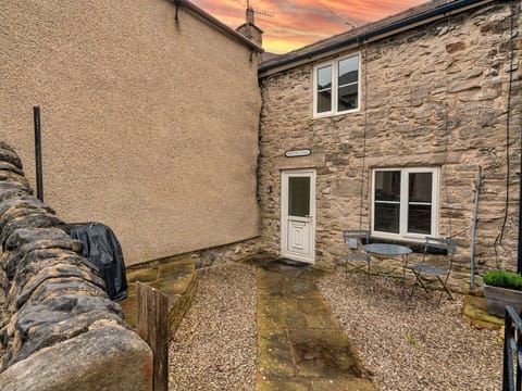 Deck, Shade, Hardwood, Outdoor Furniture, Balcony, Plank, Eco Hotel, Swimming Pool, Wood Flooring, Resort