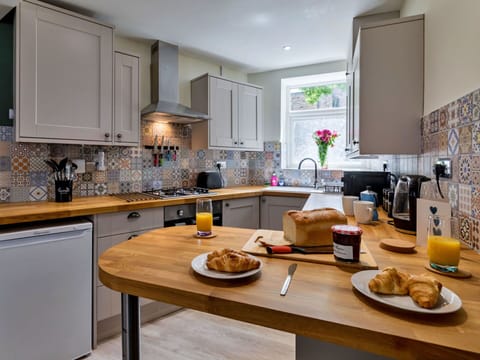 Deck, Shade, Hardwood, Outdoor Furniture, Balcony, Plank, Eco Hotel, Swimming Pool, Wood Flooring, Resort