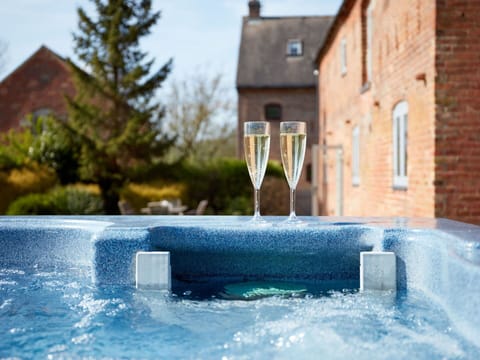 Deck, Shade, Hardwood, Outdoor Furniture, Balcony, Plank, Eco Hotel, Swimming Pool, Wood Flooring, Resort