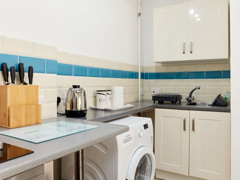 Deck, Shade, Hardwood, Outdoor Furniture, Balcony, Plank, Eco Hotel, Swimming Pool, Wood Flooring, Resort