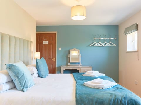 Deck, Shade, Hardwood, Outdoor Furniture, Balcony, Plank, Eco Hotel, Swimming Pool, Wood Flooring, Resort