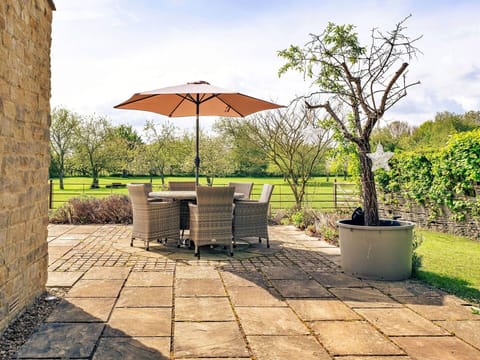 Deck, Shade, Hardwood, Outdoor Furniture, Balcony, Plank, Eco Hotel, Swimming Pool, Wood Flooring, Resort