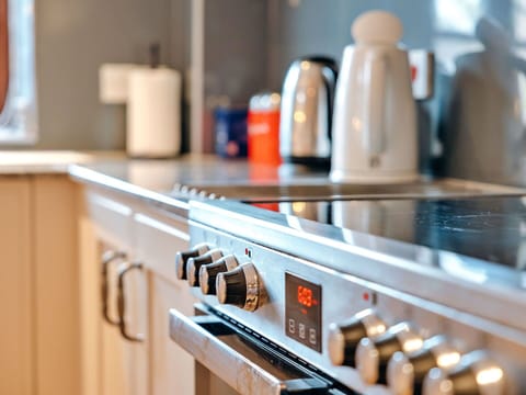 Deck, Shade, Hardwood, Outdoor Furniture, Balcony, Plank, Eco Hotel, Swimming Pool, Wood Flooring, Resort