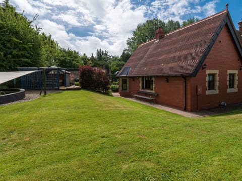 Grass, Wood, House, Roof, Cottage, Rural Area, Land Lot, Home, Farmhouse, Garden