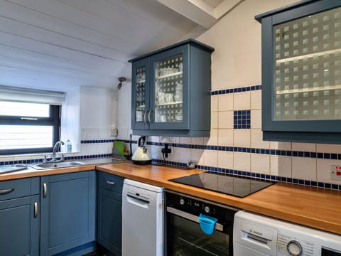 Apartment, Mountain Range, Valley, Alps, Hotel, Mountain Village