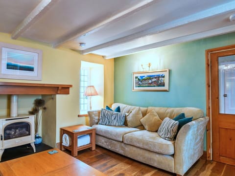Furniture, Interior Design, Wall, Flooring, Couch, Floor, Wood, Ceiling, Room, Living Room