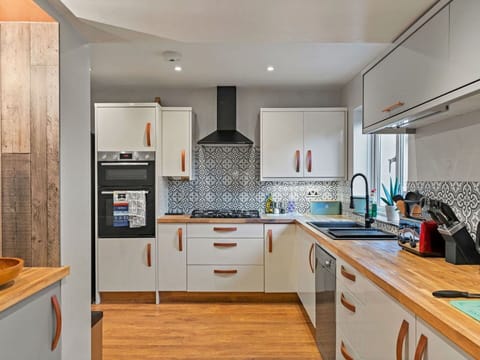 Apartment, Mountain Range, Valley, Alps, Hotel, Mountain Village