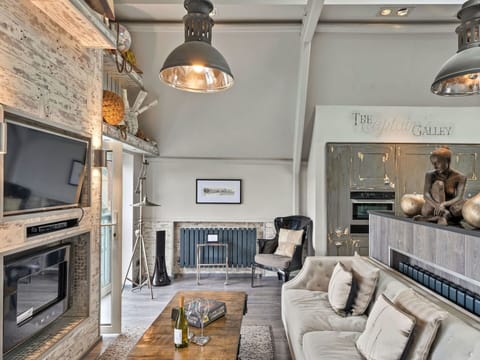 Apartment, Balcony, Shade, Marina, Hotel, Dock