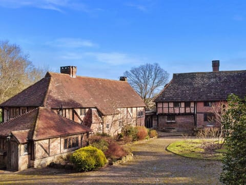 Green, Grass, Vegetation, Natural Landscape, Summer, Shrub, Furniture, Garden, Plant Community