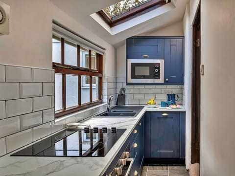 Apartment, Balcony, Shade, Marina, Hotel, Dock