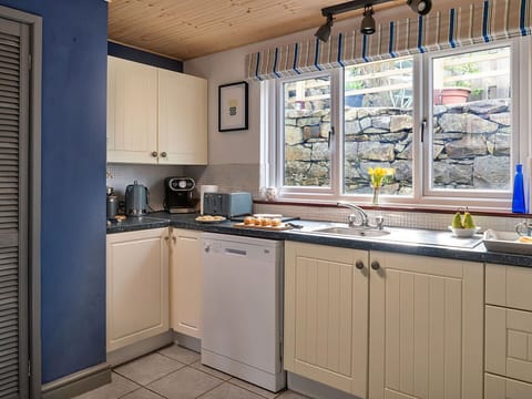 Apartment, Balcony, Shade, Marina, Hotel, Dock