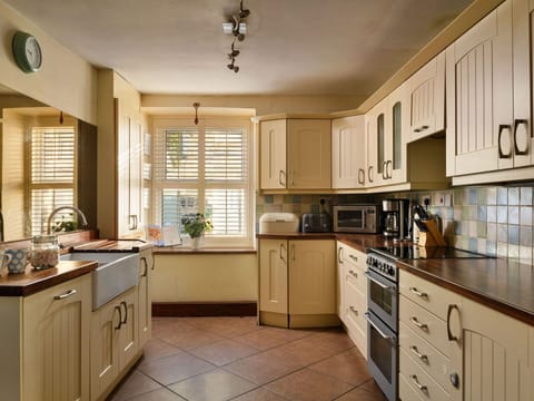 Apartment, Balcony, Shade, Marina, Hotel, Dock