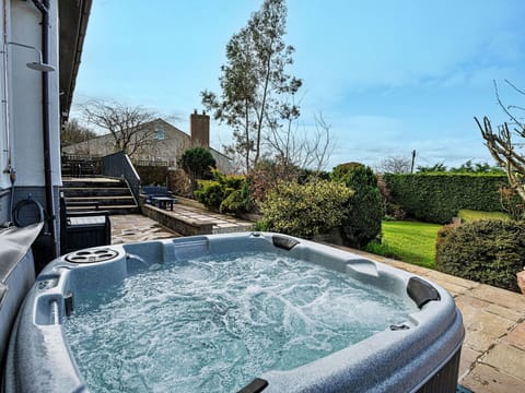 Apartment, Balcony, Shade, Marina, Hotel, Dock