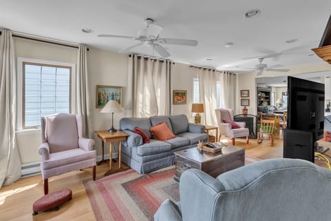 House, 4 Bedrooms | Living area