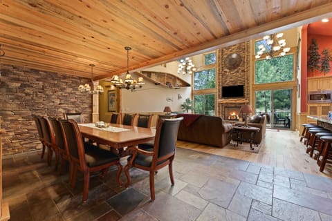 House, 6 Bedrooms | Dining