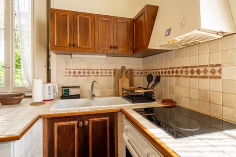 Apartment, 2 Bedrooms, Patio, Lake View | Private kitchen | Fridge, microwave, stovetop, espresso maker