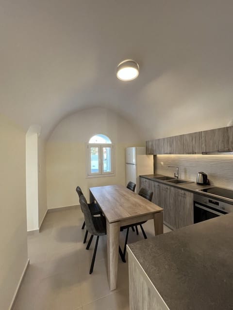 Deluxe Villa, Courtyard View | Private kitchen