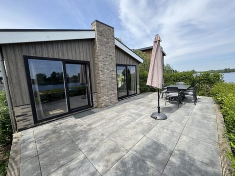 Vakantiepark Aan de Maas - Gelderse landen Waterzicht - terrace