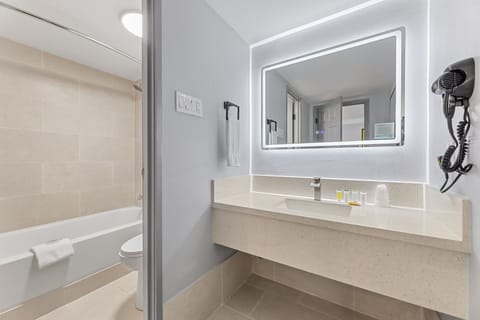 Family Suite, Multiple Beds, Non Smoking | Bathroom | Bathtub, free toiletries, hair dryer, towels