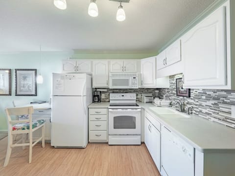 Condo (2 Bedrooms) | Property amenity