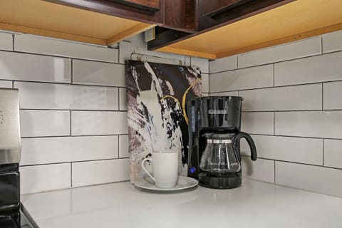 Classic Apartment, 1 Bedroom | Private kitchen | Fridge, microwave, oven, stovetop