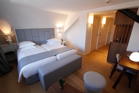 Executive Room | Premium bedding, minibar, in-room safe, desk