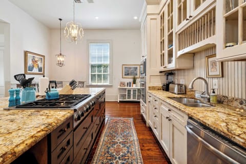 Fully Equipped Chef's Kitchen