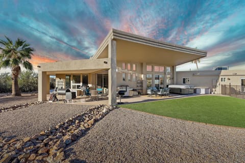 House (5 Bedrooms) | Interior
