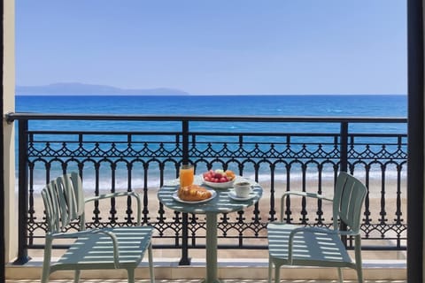 Balcony with Uninterrupted Sea View
Enjoy meals or coffee with a stunning view of Agia Pelagia beach right in fron