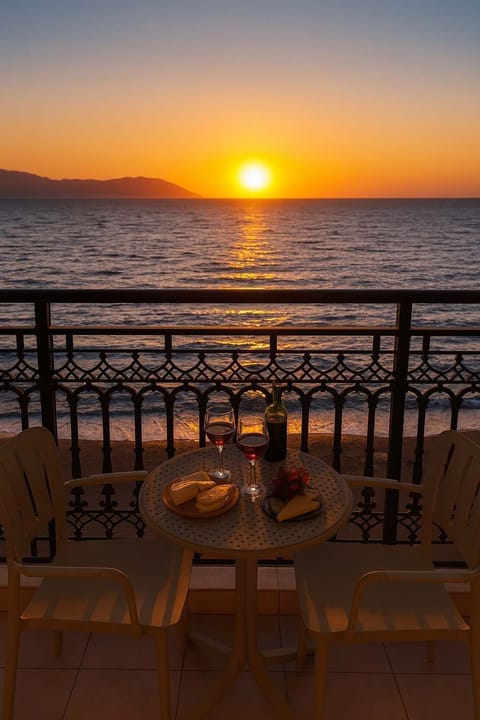 Balcony with Direct Sunset View
Sit back and enjoy uninterrupted views of the bay from your private balcony.