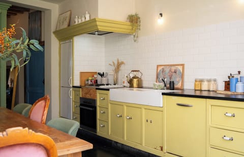 House, 4 Bedrooms | Private kitchen | Full-size fridge, oven, stovetop, dishwasher