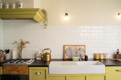 House, 4 Bedrooms | Private kitchen | Full-size fridge, oven, stovetop, dishwasher